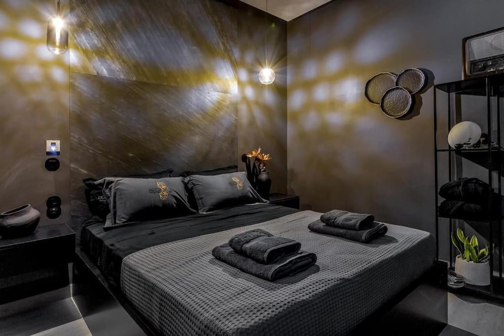 Perth Luxury Living, *